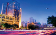 赖出席剪彩仪式，一号馆建成并投入使用。