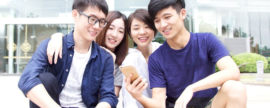 在项目的第三季度，公司将持有一套股份。